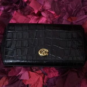 Alexa Turnlock Clutch